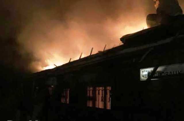 В результате обстрела Донецка сгорел жилой дом.