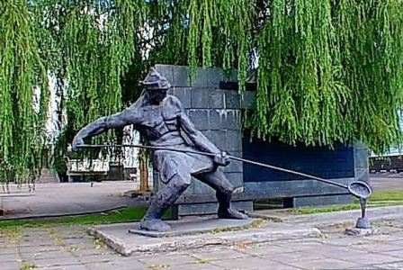 Памятник металлургу в Енакиево