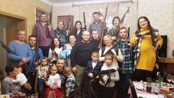 Дмитрий Ярош с семьей