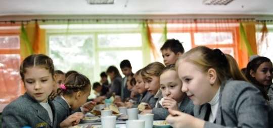 Бесплатное питание в школах Украины отменено.