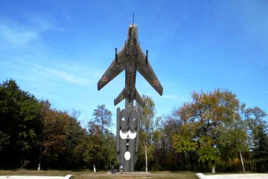 Памятник героям-летчикам в Харцызске