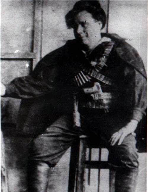 Андрей Васильевич Полупанов - герой гражданской войны, в честь которого в Харцызске назван бульвар