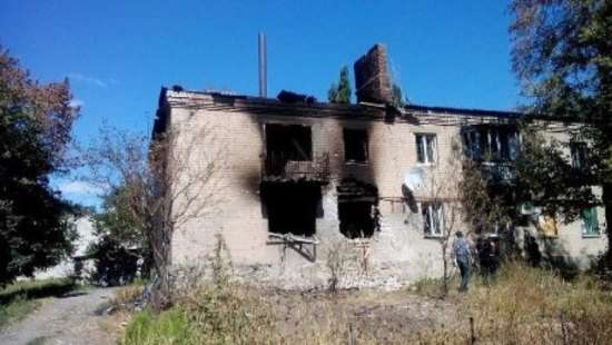 Разрушенный украинскими войсками дом в Иловайске