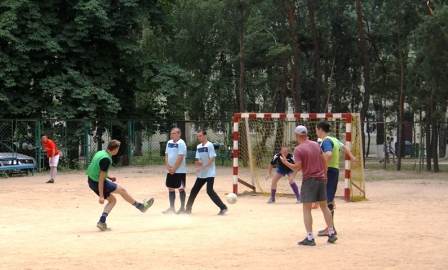 Харцызские полицейские проиграли в футбол сборной харцызской администрации