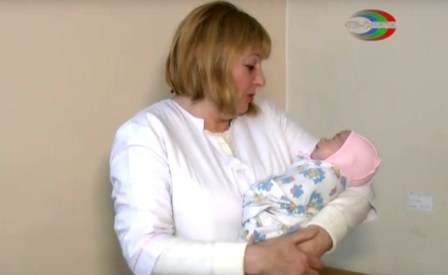 В Харцызске новорожденные двойняшки остались без родителей