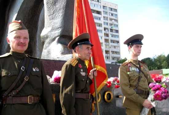 Красные знамена на День освобождения Харькова