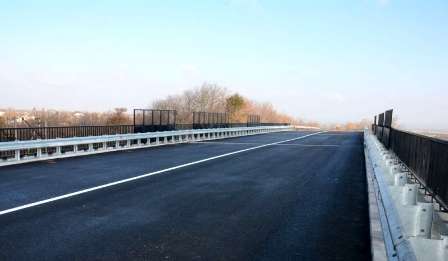 Восстановленный мост в Дебальцево