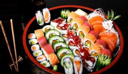 Кому нельзя есть суши и роллы