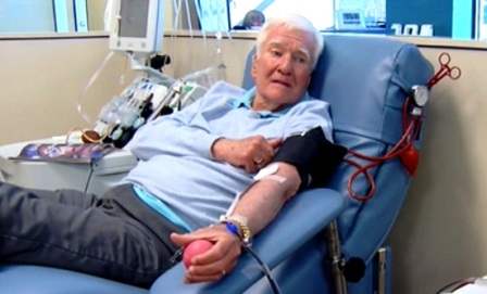 Дейв Махалик, почётный донор США, сдал 303 литра крови