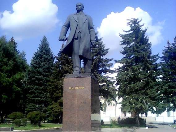 Памятник Ленину в Харцызске