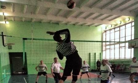 В Харцызске прошел турнир памяти по волейболу