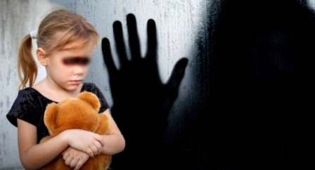 Харцызск. За избиение 8-летней дочери, нерадивая мать понесёт наказание