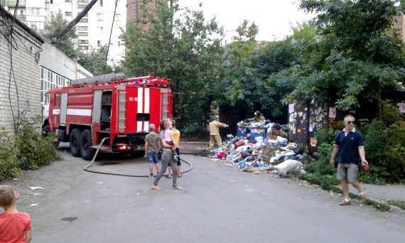 В Харцызске горел мусор