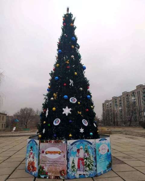 Иловайск, новогодняя ёлка в центре города