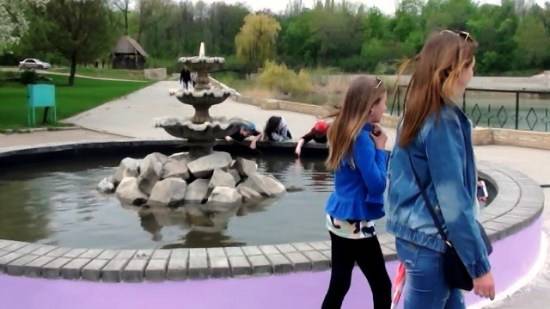 Харцызск - Небольшой фонтан в парке Чехова