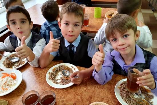 Организация школьного питания в Харцызске