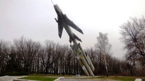 Памятник погибшим летчикам в Харцызске
