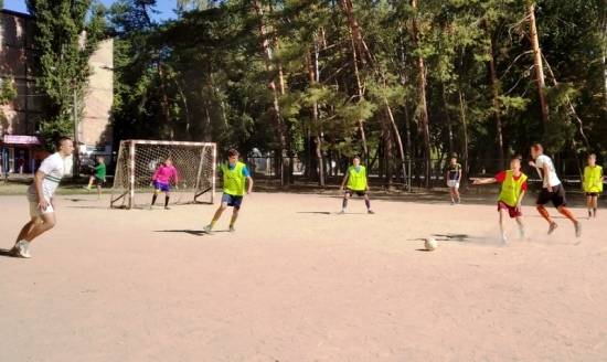Дворовой футбол в Харцызске