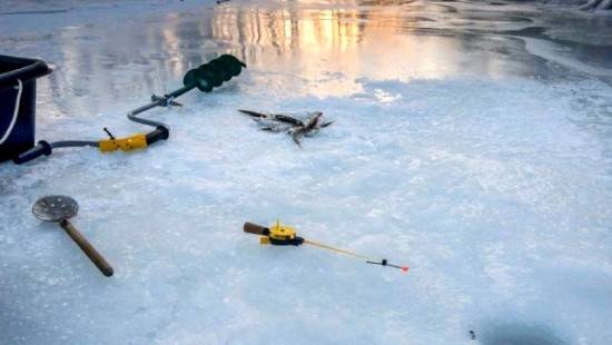 В Шахтёрске двое рыбаков провалились под лёд