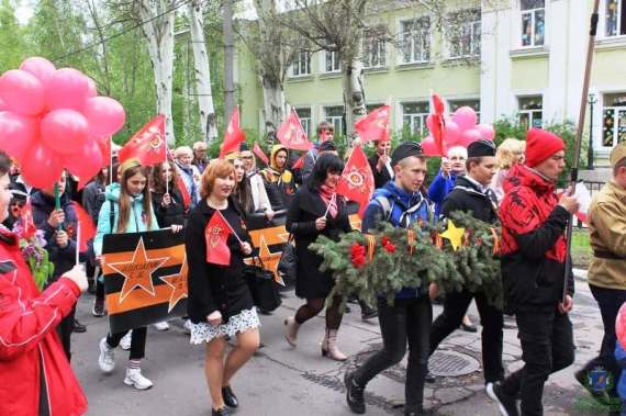 Харцызск, праздничное шествие на 9 Мая