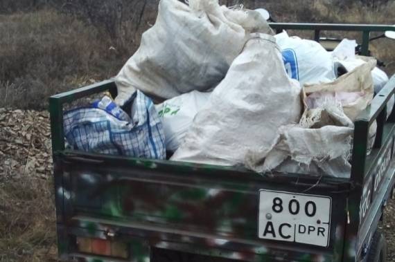 В Зуевке снова убирают мусор