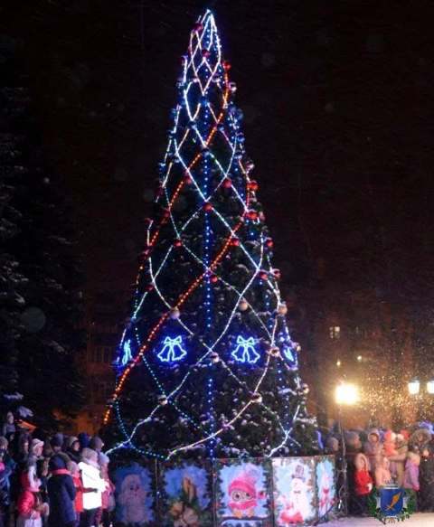 Главная новогодняя ёлка в Харцызске