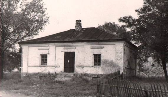 Первая школа в харцызском крае
