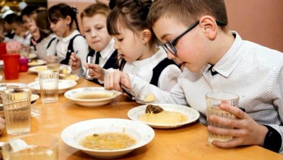Горячее питание в школах Харцызска