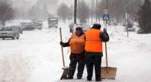 Харцызский трубный завод помог городу в борьбе против снежных заносов.