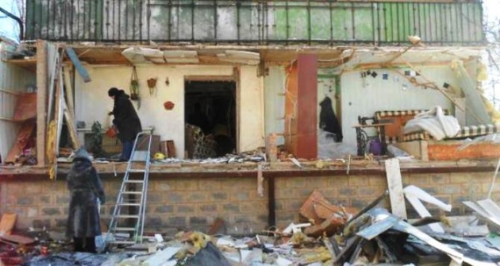В Донецке снаряд попал в жилой дом. Погибла семья.