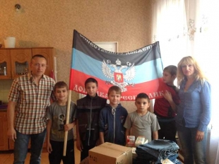 Представители ХО ОД Донецкая республика с детьми из приюта.