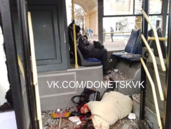 В Донецке снаряд попал в троллейбус.