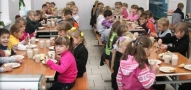 На Украине отменено бесплатное школьное питание.