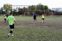 Харцызские правоохранители играют в футбол