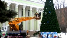 Харцызск - установка новогодней ёлки