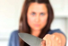 В Харцызске женщина ударила ножом свою знакомую