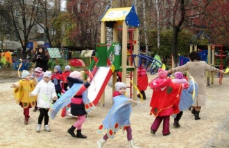 Детская площадка - подарок от трубников