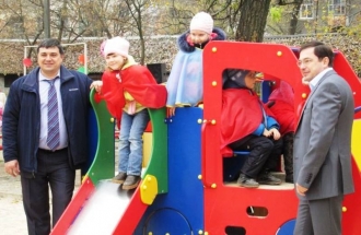 Открытие детской площадки в детском садике Красная шапочка.