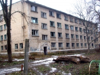 Харцызск, здание бывшей детской поликлиники.